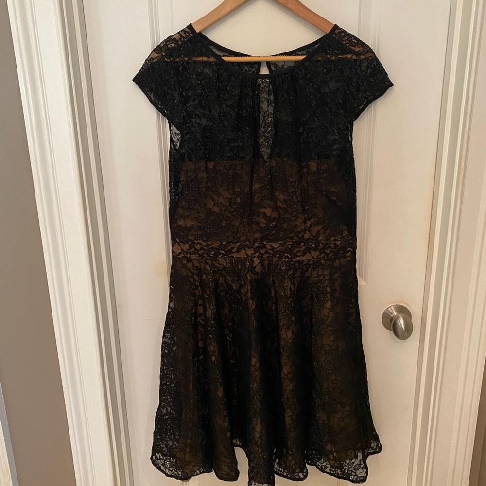 Shoshanna Black Lace Cocktail Dress with Back Keyhole